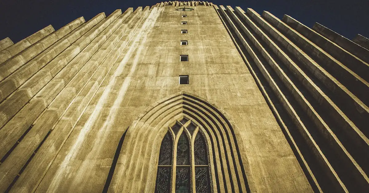 Por que a Hallgrímskirkja é tão famosa em Reykjavik?