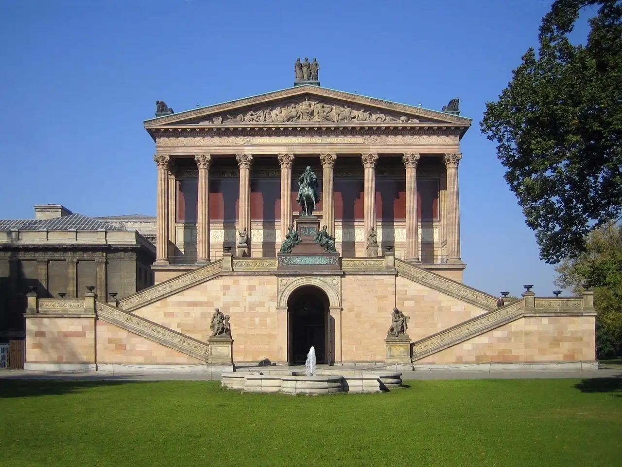 Qual a localização da Galeria Nacional de Arte?