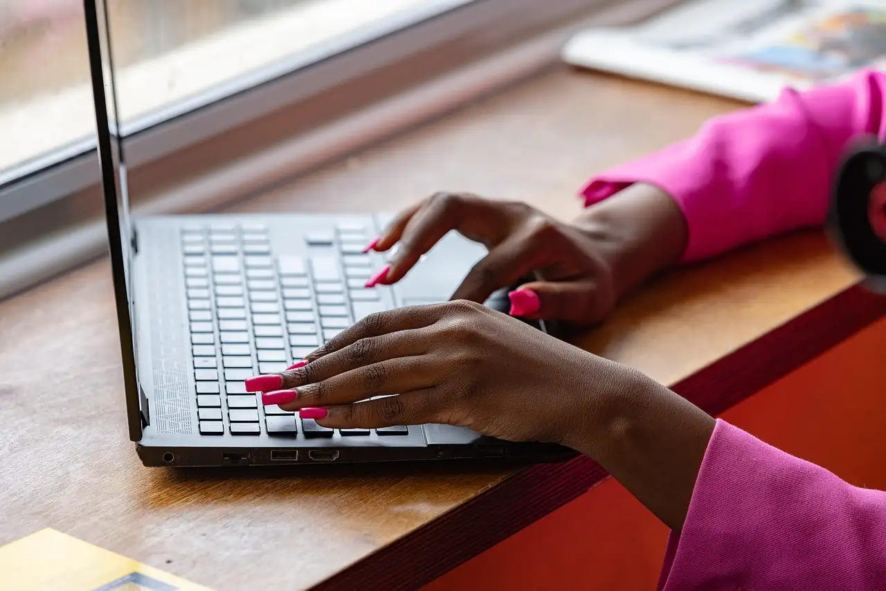 Qual a melhor forma de limpar seu laptop de maneira segura?