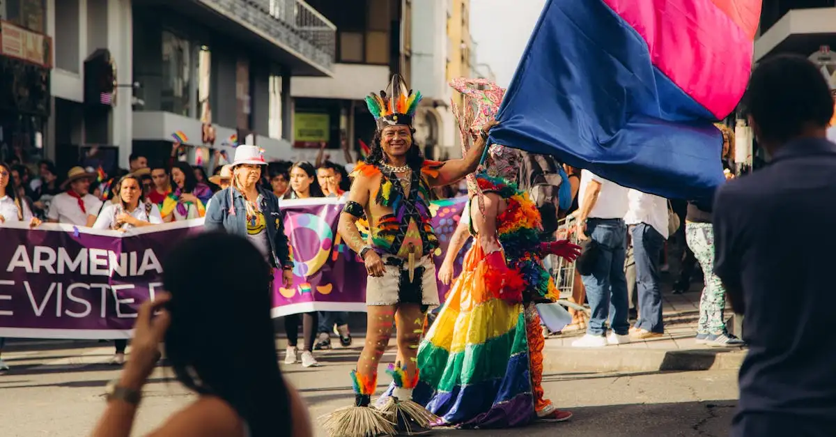 Qual cidade colombiana é famosa por seus festivais?