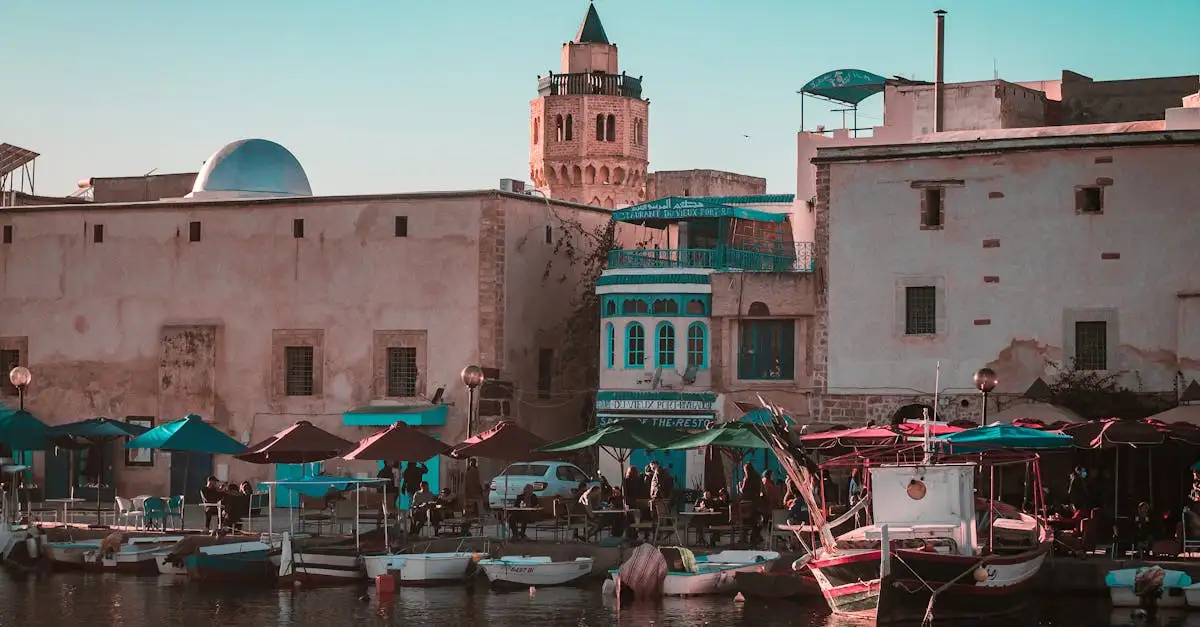 Qual é a cidade da Tunísia com a famosa medina?