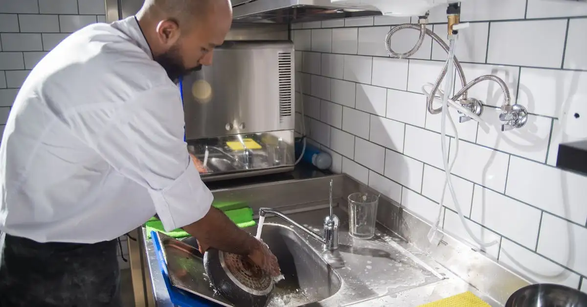Como usar bicarbonato de sódio para limpar panela queimada?
