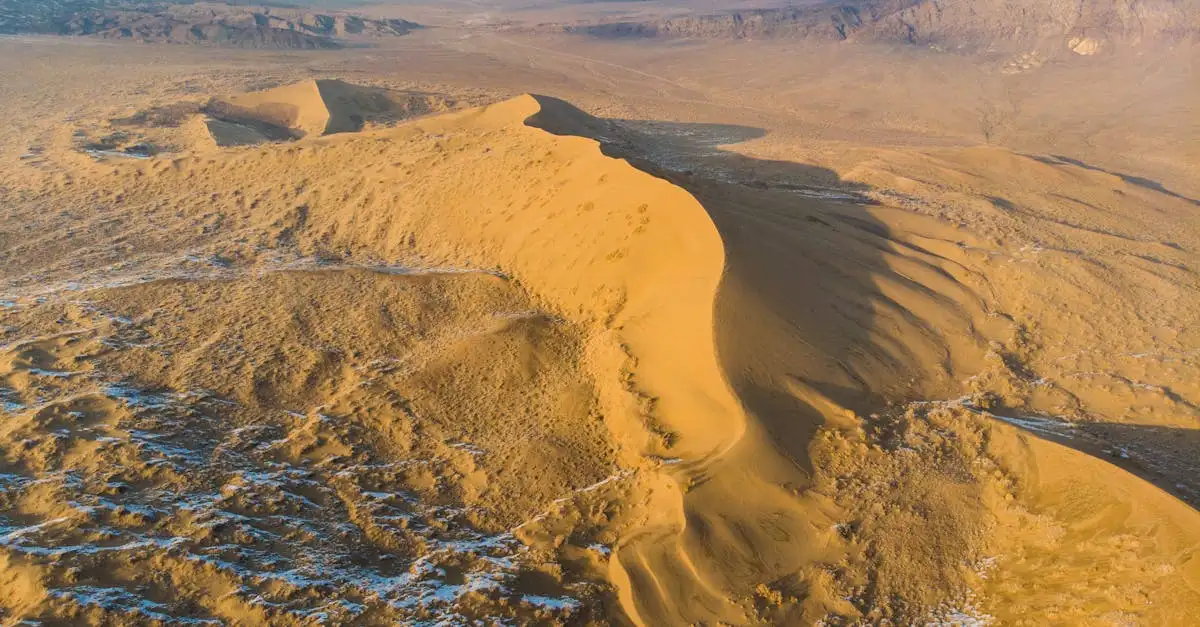Qual deserto abriga o Mar de Aral no Cazaquistão e Uzbequistão?