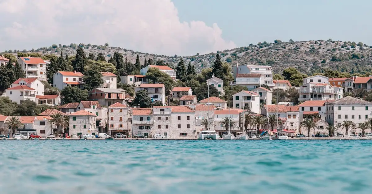 Qual é a cidade croata que foi porto vital para a Áustria?