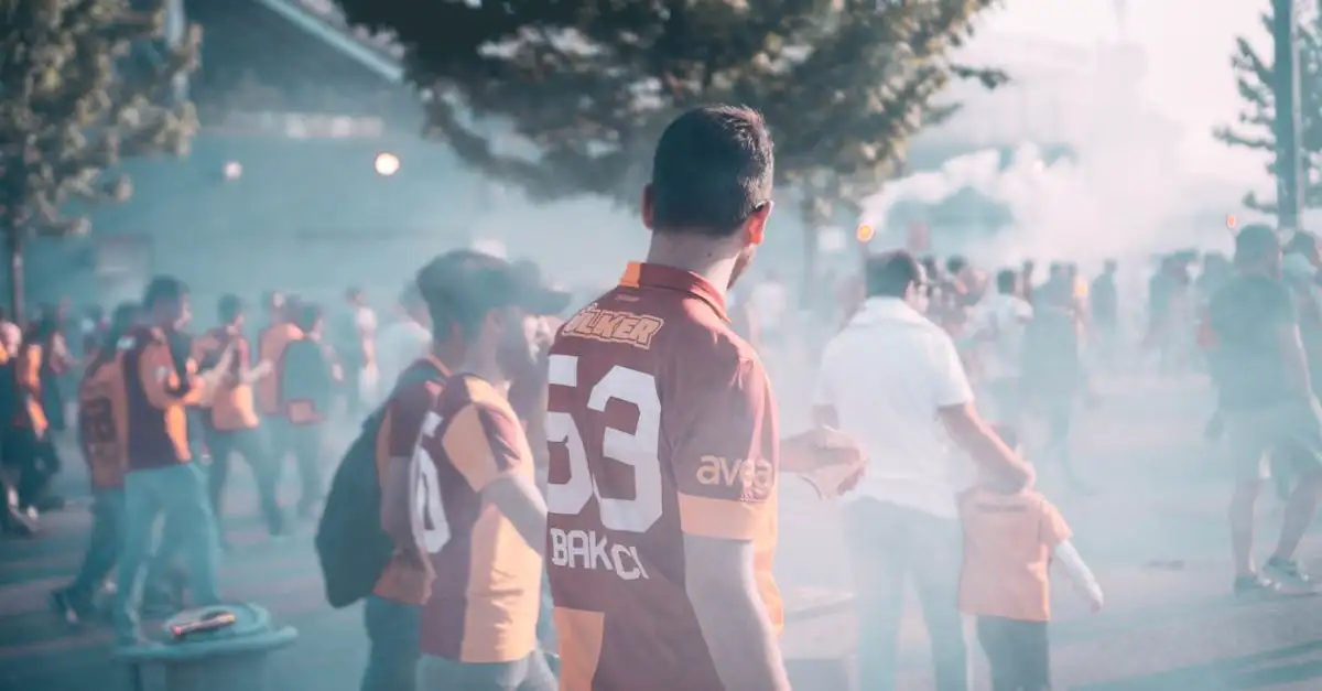 Qual é a cidade natal do Galatasaray na Turquia?