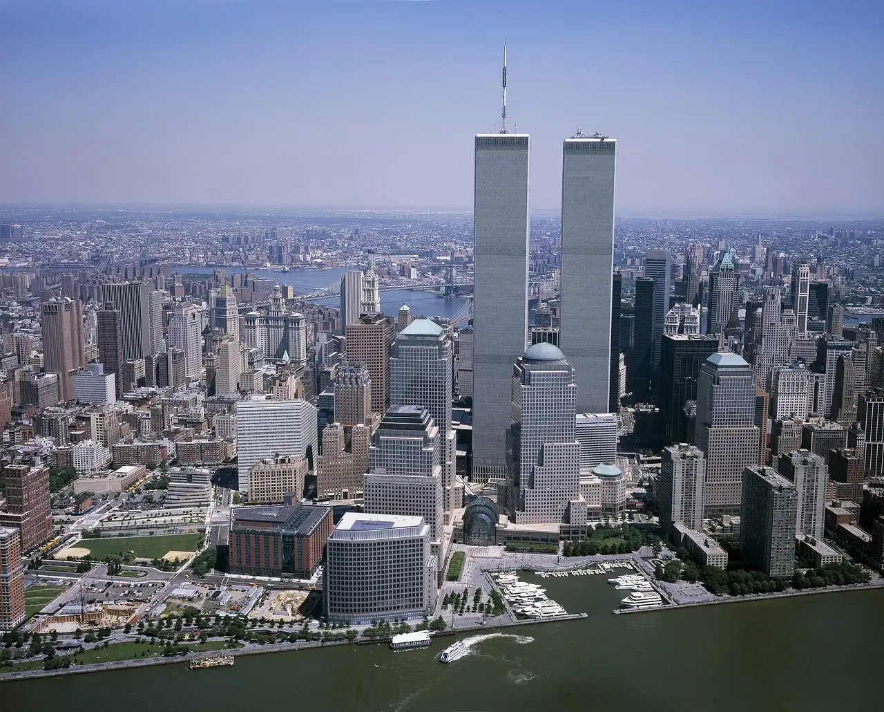 Qual era a altura das Torres Gêmeas em Nova York?