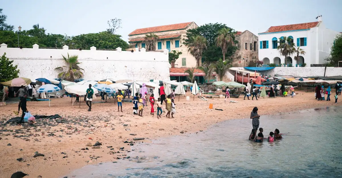 Qual é a cidade senegalesa com o museu da escravidão?