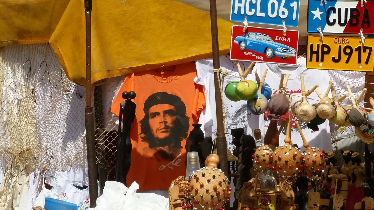 Quem foram os líderes guerrilheiros de Castro e Che Guevara?