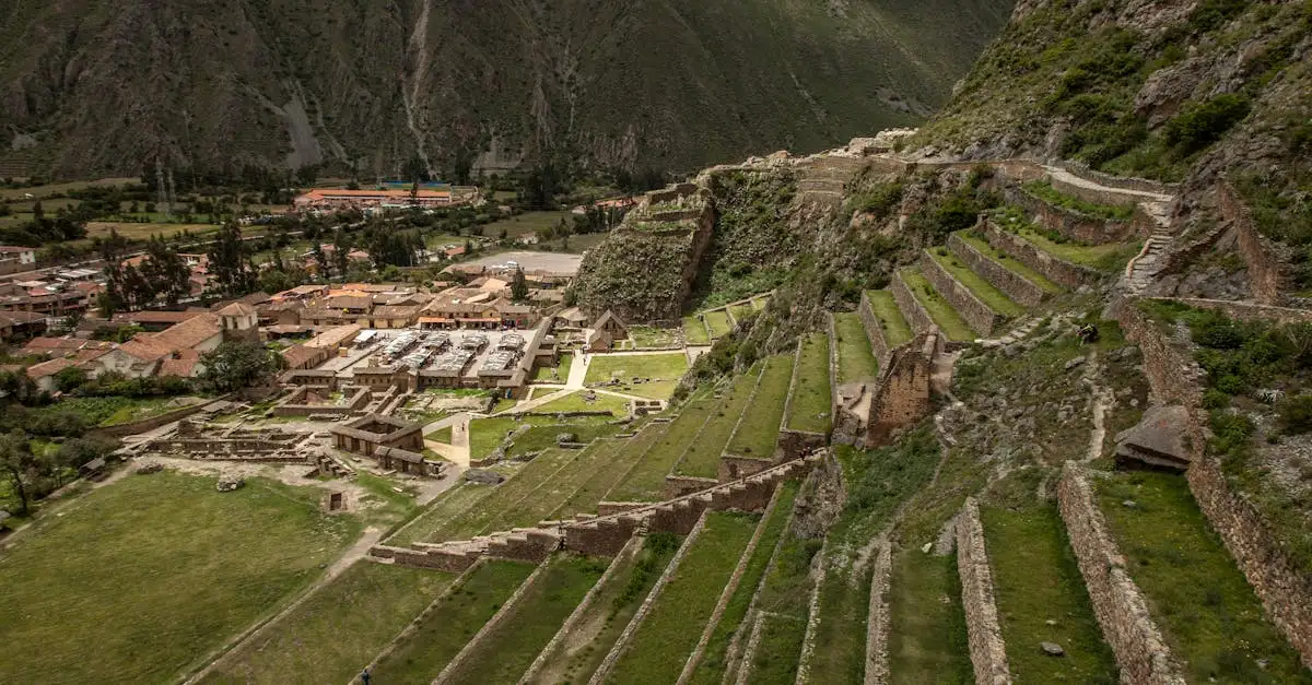 Qual é a cidade peruana que leva ao Vale Sagrado?